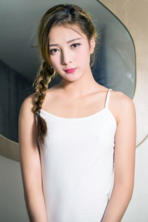 男模全身脱得精光gay