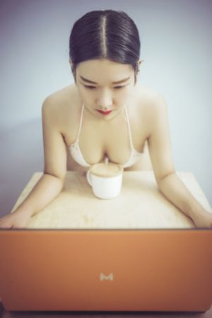 桃花艳降
