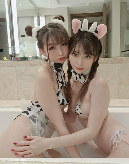 男生和女生打扑克免费