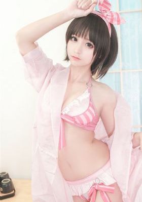趴在厨房撅着大白屁股视频