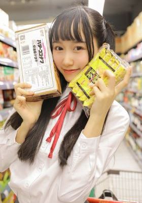 不扣纽扣的女孩